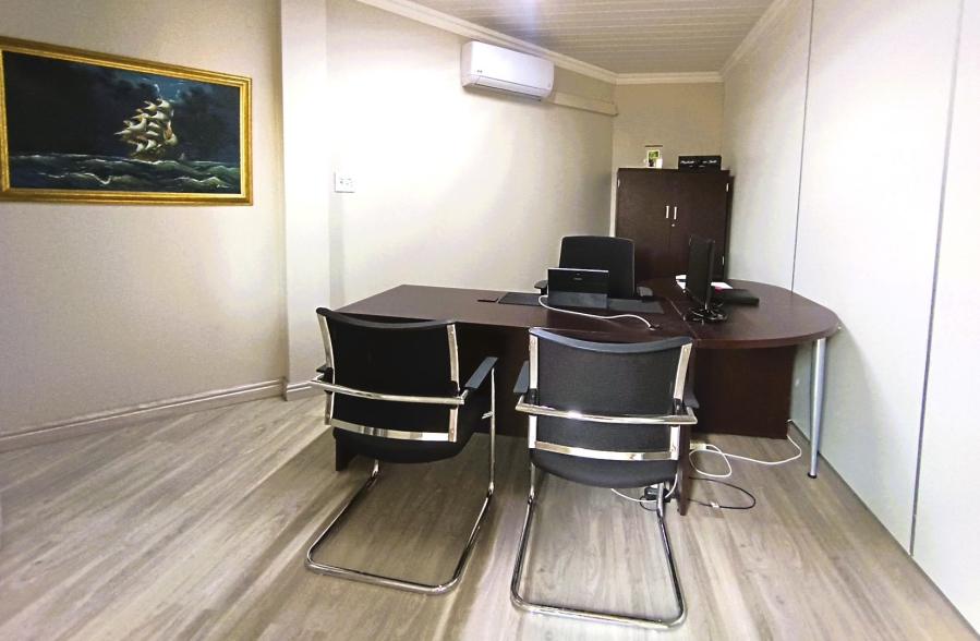 5 Bedroom Property for Sale in Langenhovenpark Free State
